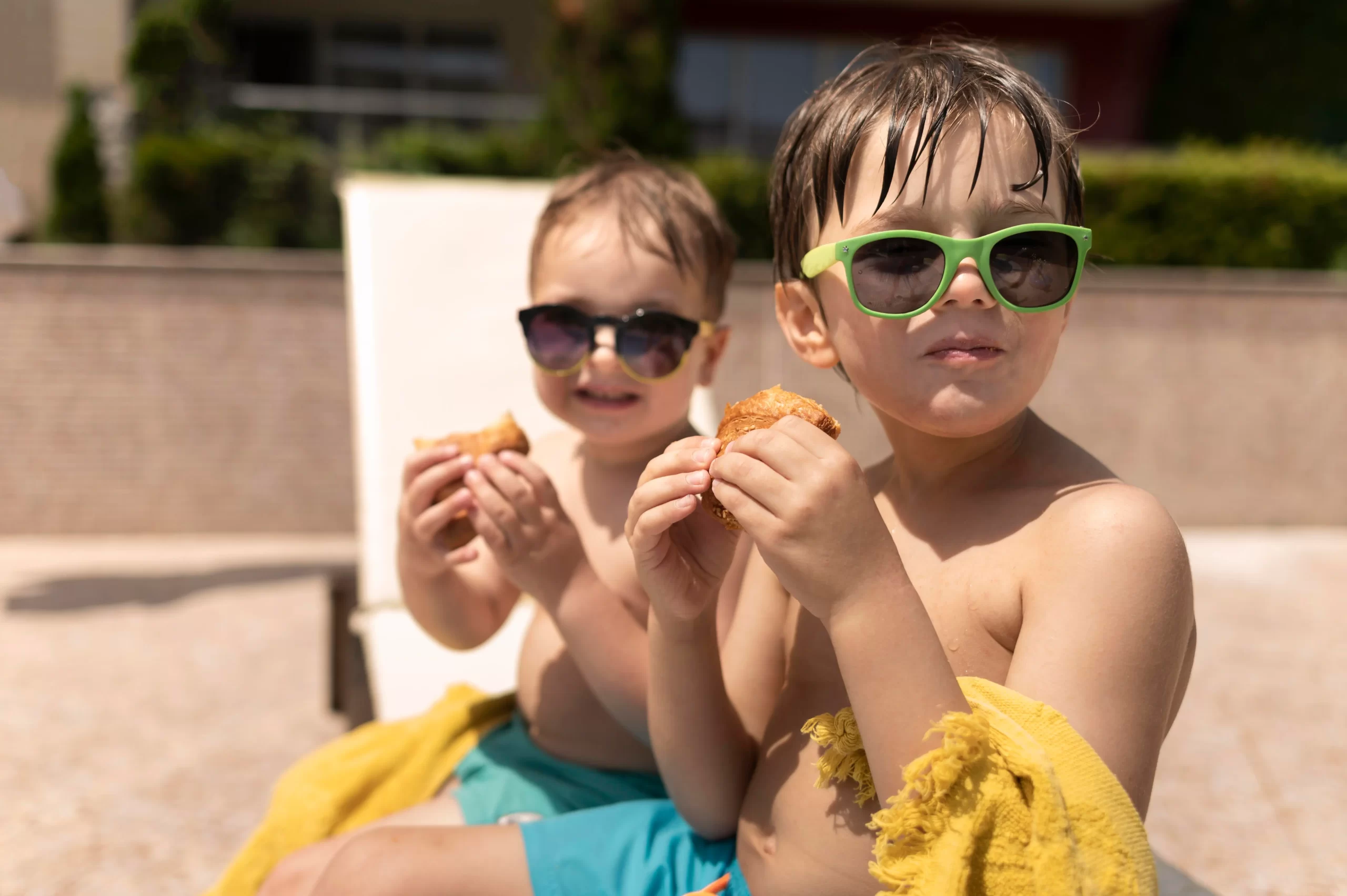 Food is the basis of a good mood and strength for children to play in the water